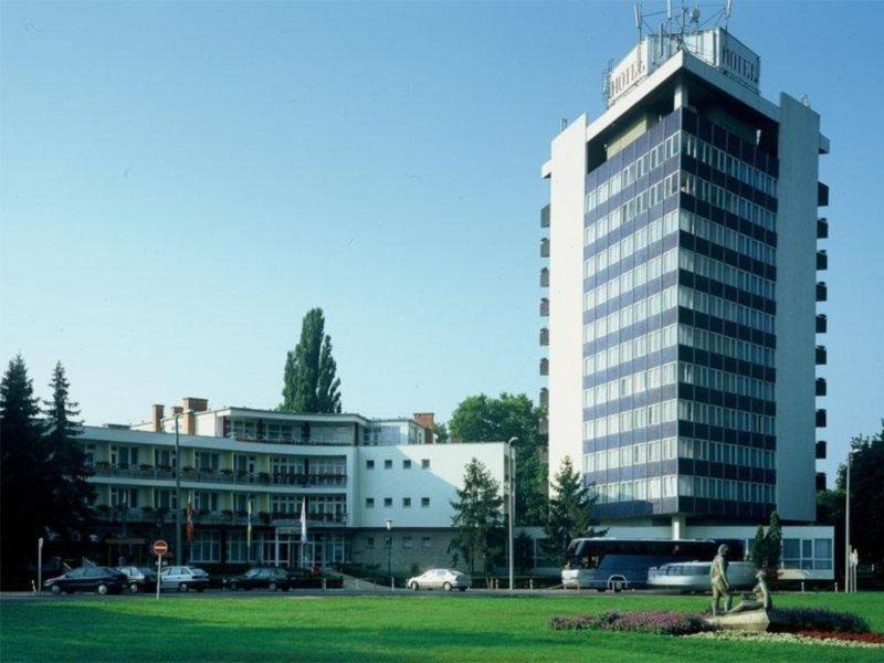 Hotel Nagyerdo Дебрецен Екстер'єр фото