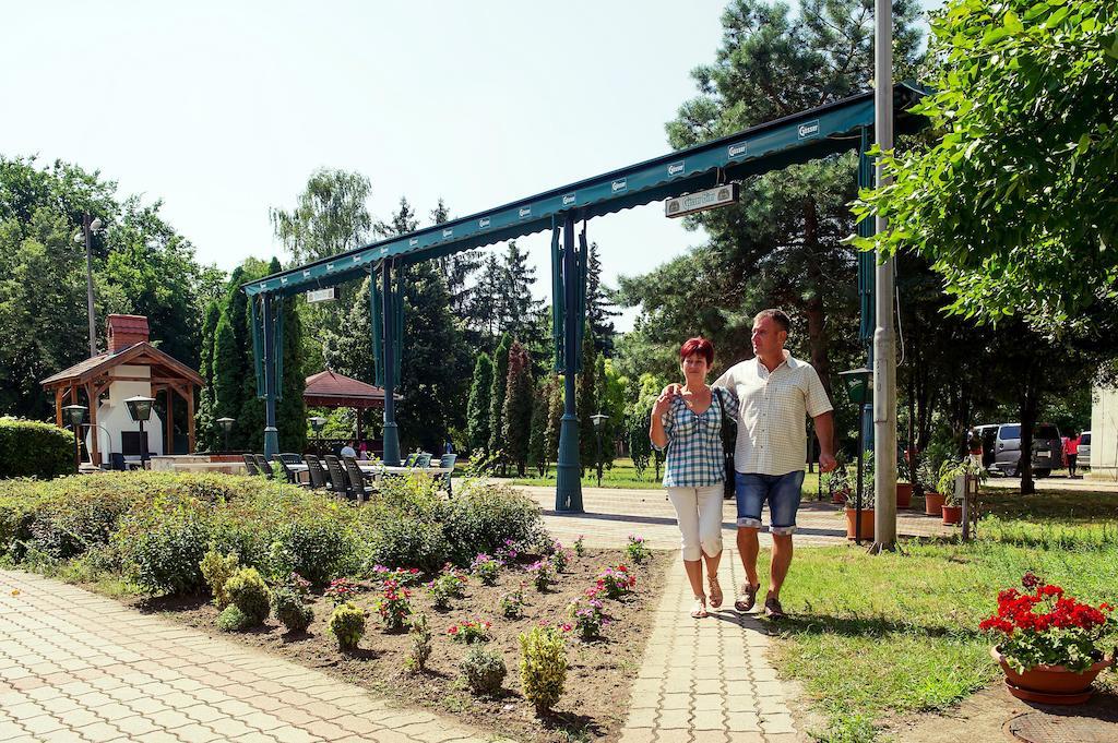 Hotel Nagyerdo Дебрецен Екстер'єр фото